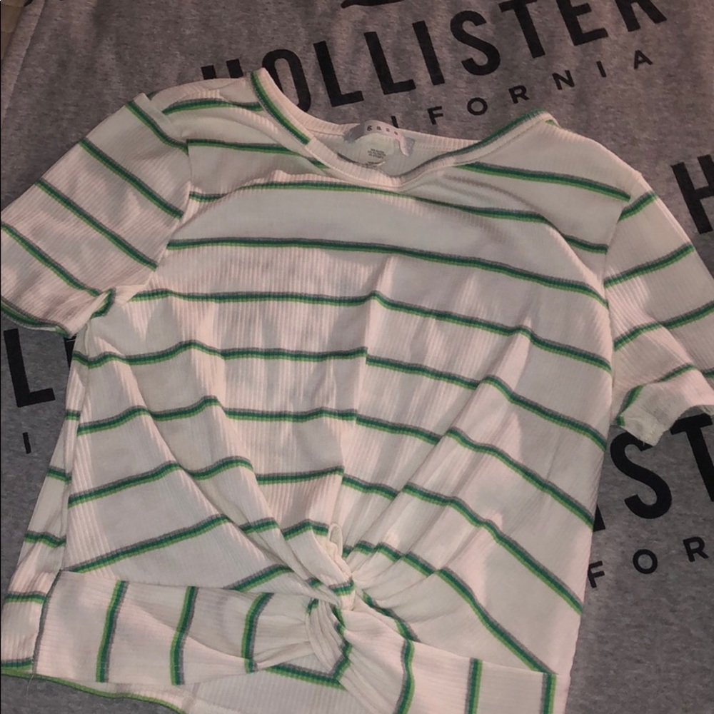 GAZE striped tied crop top 💚 🤍